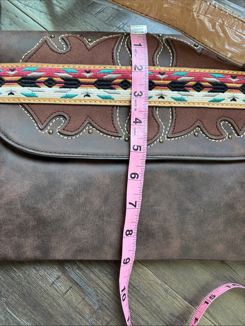 Tony Lama Embroidered Aztec,snap close,zip interior,4 card slot,zip back - Picture 13 of 14